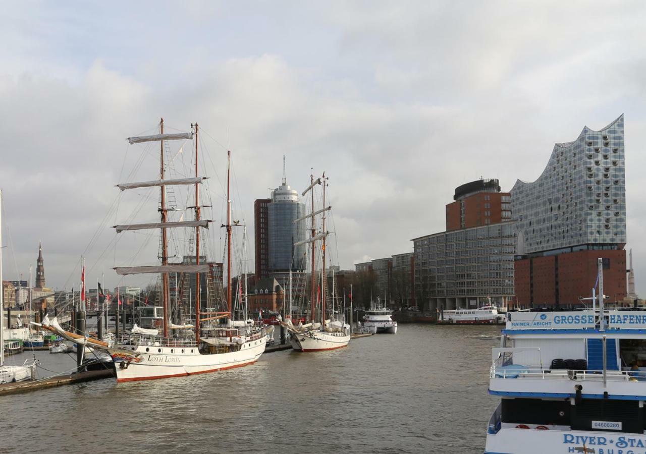 Segelschiff J.R. Tolkien Hotel Hamburgo Exterior foto